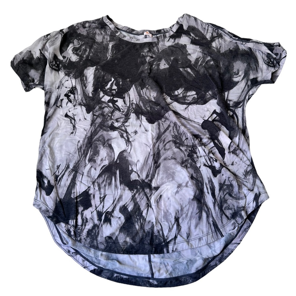 Lucy Black and White Abstract Short Sleeve Tee